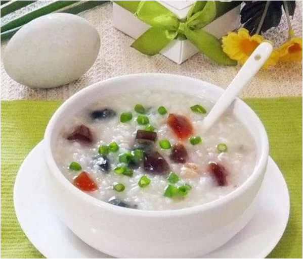  Congee with Preserved Egg and Minced Pork皮蛋瘦肉粥