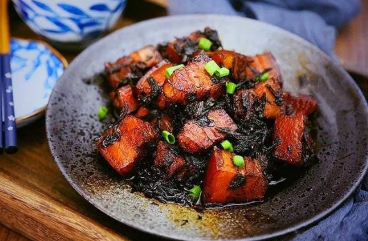 Steamed Pork With Preserved Vegetables 梅干菜烧肉