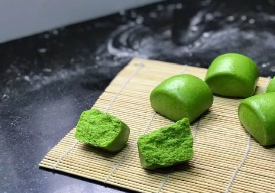Spinach Mantou 菠菜馒头